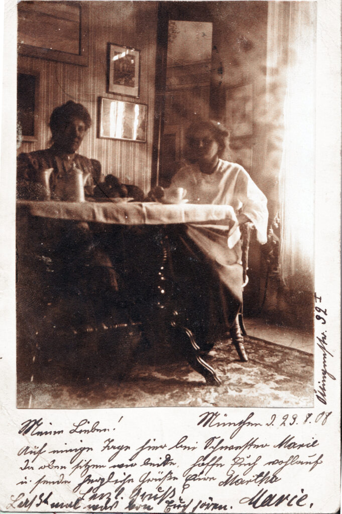 Marie Vogel-Wommer (rechts) mit ihrer Schwester Martha